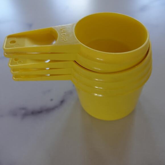 Vintage Tupperware Measuring Cups Set 5pc Yellow Plastic Nesting Cup - Picture 5 of 6